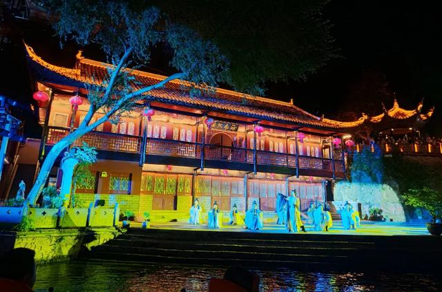 以水润文 以文促旅——镇远古城掀起暑期旅游热潮