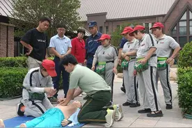 退役复学大学生在急救科普一线展现青春担当图片