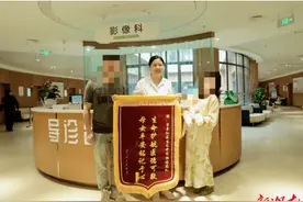 “感恩宝宝”现身候诊区 背后故事暖人心图片