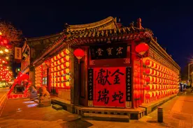 大红灯笼高高挂，厂甸庙会年味儿拉满！图片