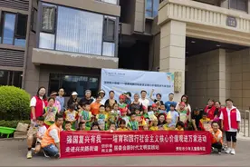 组织亲子活动 感受丰收喜悦图片