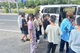 安全“挤”不得，更何况还都是学生......图片