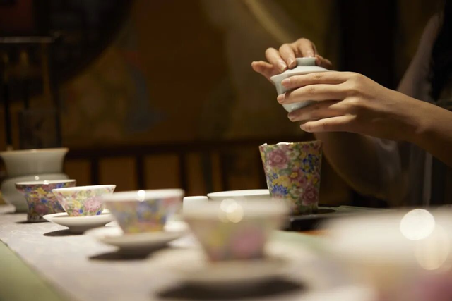 新茶饮赚疯了 卖茶叶的为啥挣不到钱？ | 超品洞察