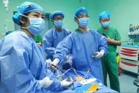 男孩患巨大肿瘤 第一师医院柔性援疆专家飞越千里成功救治图片