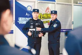 民警研发新型战术背心获国家专利！图片