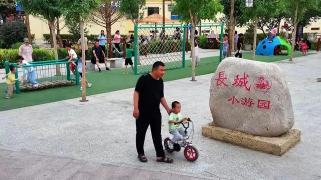 敦煌长城小游园成健康绿色游乐场