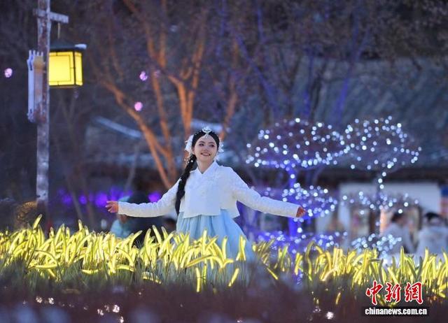 延吉民俗园旅拍火热 冰雪难挡游客热情