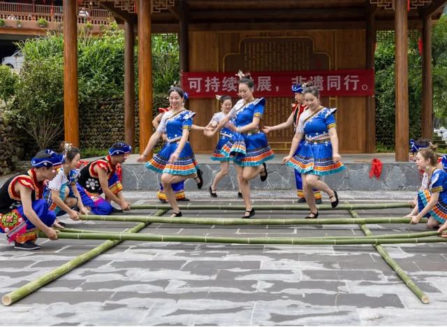 秋冬游资源！雾凇染丹霞，油茶暖红韵，这趟桂北秘境之旅很治愈