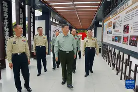 习近平视察火箭军某旅图片