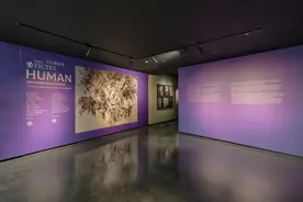 看展览｜百达摄影奖“人”主题展览：看见不常被看见的人群图片