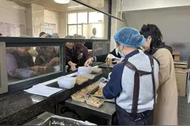 广州增城荔湖街：爱心一元早餐，既暖胃又暖心图片