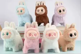 LABUBU仿冒工厂称“供不应求”，订单排到15天后！四脚着地的Lagogo已经售出9000多个图片