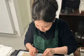 31岁古籍修复师为上万张古书“美颜”！多所高校开设这门课程图片