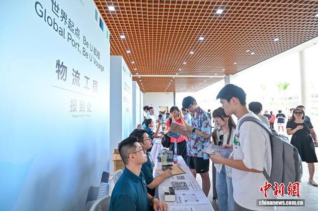 中国境内首个境外高校独立办学项目永久校址迎首批新生