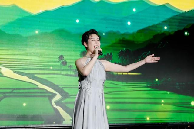 “相约滨海之夏”广场文化系列活动闭幕式暨“玉兰枝头听江南”江南民歌展演顺利举办