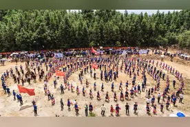 芦笙吹响庆丰收图片