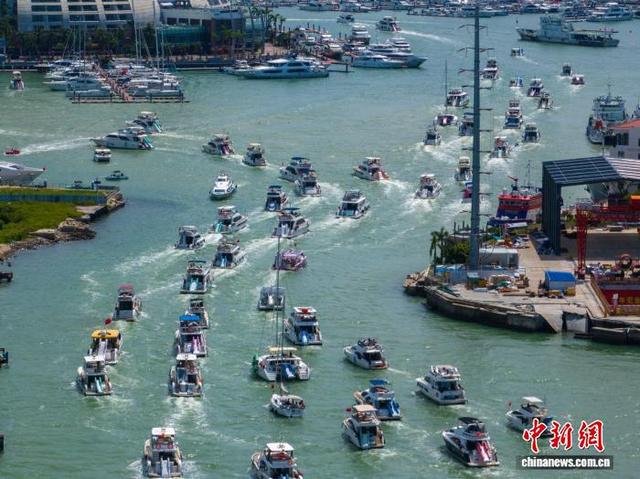 国庆假期三亚游艇出海游受青睐