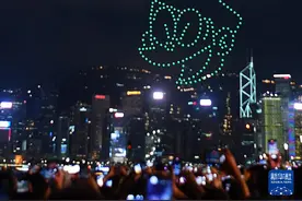 香港举办“哆啦A梦”主题无人机表演图片