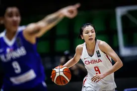 曾经公认为中国女篮第一美女，结婚生子后35岁的她重返WCBA图片