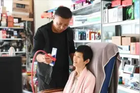她身患“渐冻症” 16年，丈夫不离不弃！图片