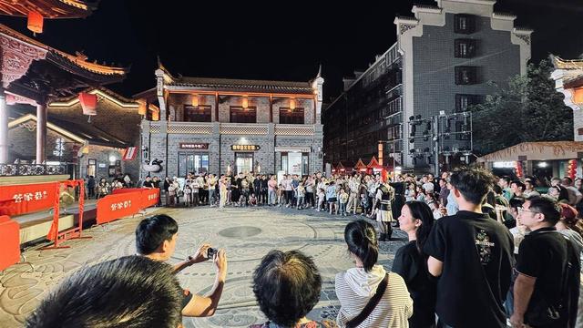 城市灯火与乡村星光  不夜荆楚点亮了谁
