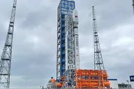 长征十二号遥一运载火箭在海南文昌成功转场图片