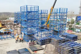 宁马城际铁路滨江车辆段开始首根框架柱施工图片