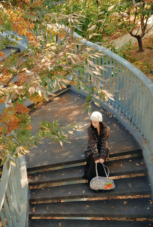 网红纷纷奔赴这！上海这座通往 “欧洲城堡” 的绝美旋梯火了！