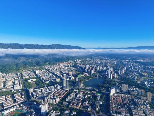 遇见临沧 如回故乡丨青山伴流云 临翔“旗山玉带”上线