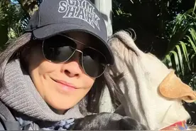 刘嘉玲晒全家福，80岁母亲曾有“苏州才女”之称图片