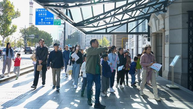 人文行走观建筑美学， “家长课堂”赏寻味外滩