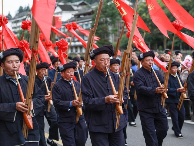 万名游客赴雷山过苗年