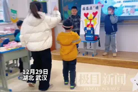 小朋友们不会玩？来，老师教你！图片
