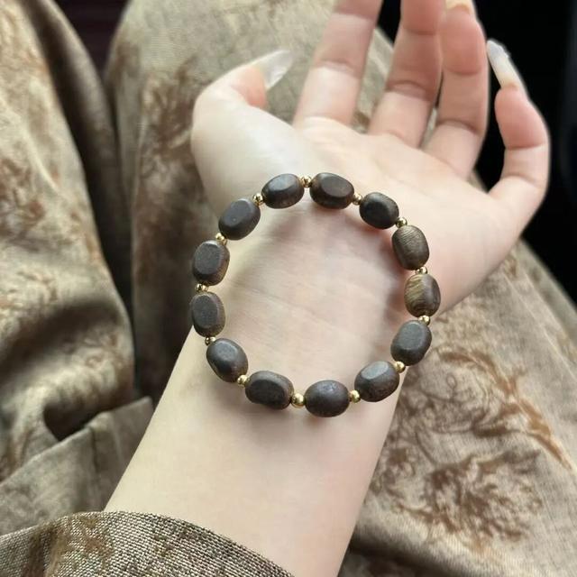 真不懂，为啥现在的明星和有钱人都偏爱这个“烂木头	”？