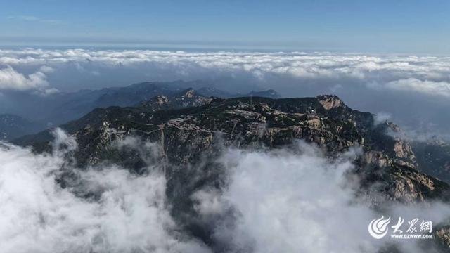 泰山：云海漫过十八盘 漫山云雾卷成“纱幔”