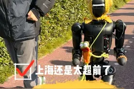 赚麻了！第一批买到宇树人形机器人的，居然用它做这事→图片
