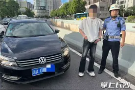 00后小伙驾车回家，等红灯时睡着了，原因是……图片