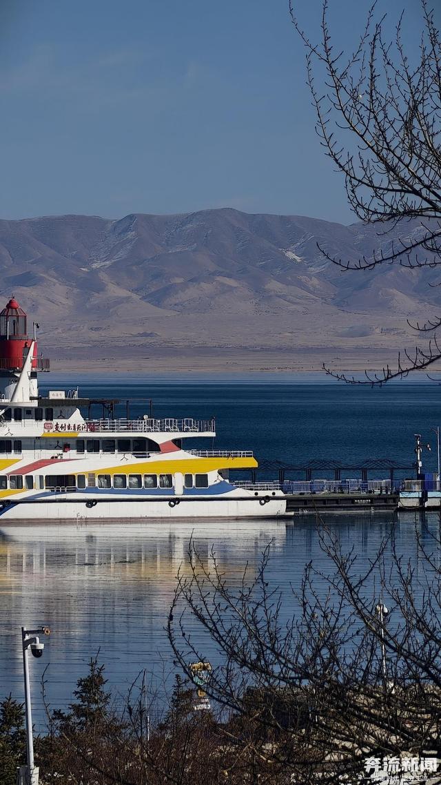赴一场与青海湖的冬日之约，邂逅梦幻蓝冰