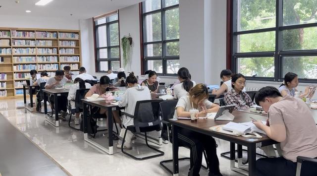 高温催热“文化避暑”！沾化图书馆迎3.5万人次读者潮