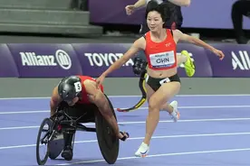 （巴黎残奥会）田径——4X100米混合接力决赛：中国队打破世界纪录夺冠图片
