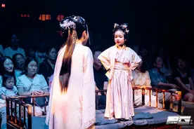 少儿演绎《新刘海砍樵·传承篇》，四岁女孩萌翻全场图片