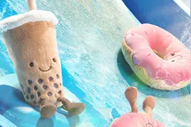 Jellycat毛绒玩具爆火：情绪消费背后的权力与治愈图片