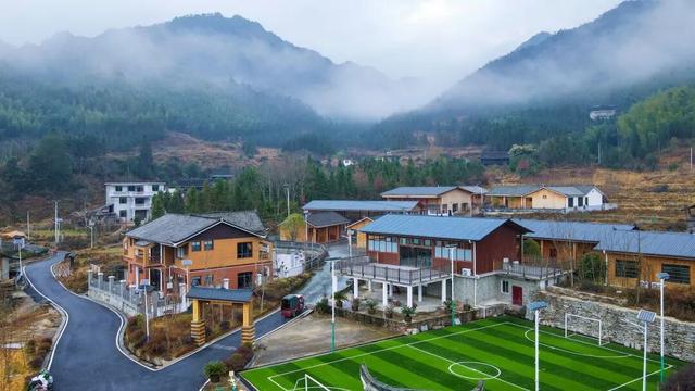 秋冬游资源！雾凇染丹霞，油茶暖红韵，这趟桂北秘境之旅很治愈