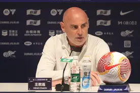 马德兴谈海港：需修正洲际赛场战术，中超球队打不了攻出去踢法图片