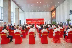 陕西人社工作走进航天基地园区 8位高技能领军人才与8位青工现场签署师徒协议图片