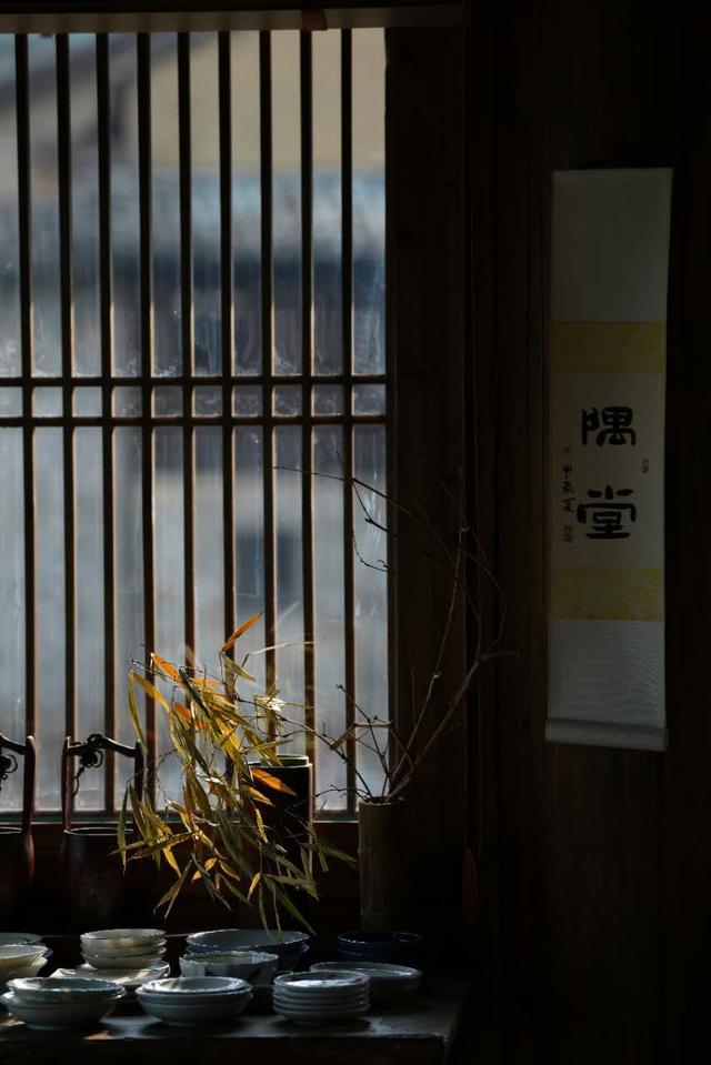 为了悬崖上的古村落，做了这间茶室