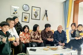 “亿万富豪”寻子路：25年间曾多次被骗，对大儿子也有愧疚图片
