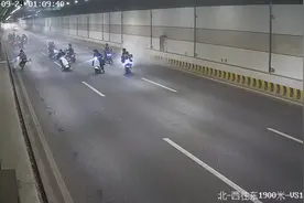 改装电摩炸街！被刑拘！图片