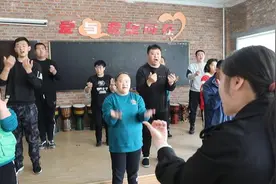 花24年为孩子找出路！大龄孤独症孩子家庭的自救和共救图片