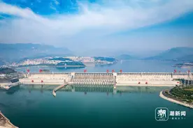 迁建的屈原祠恢弘依旧图片